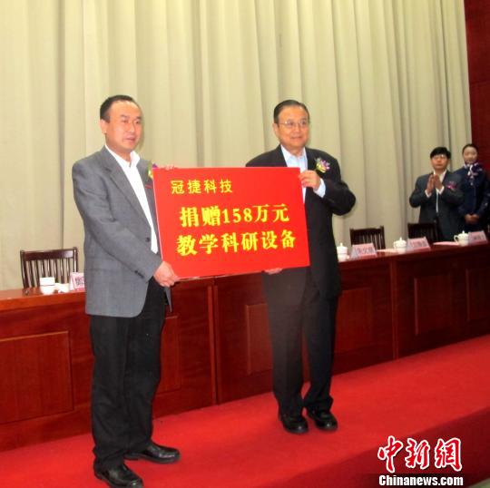 �ɰ��_��УУ��4+0��������ģʽ���B�˲�