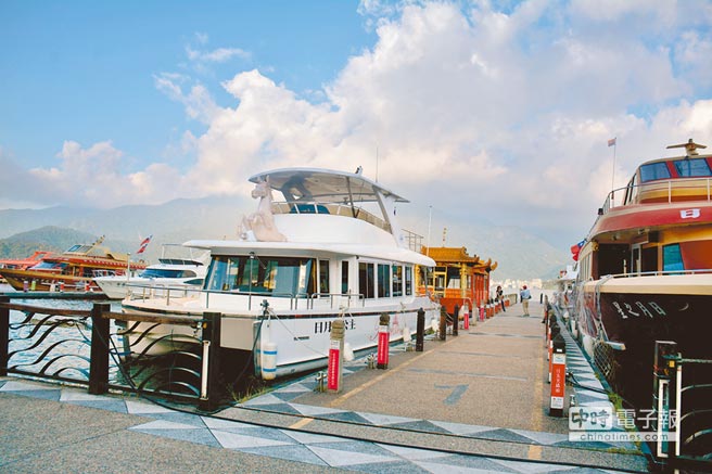 大陸團(tuán)客大幅縮減,5日日月潭的水社碼頭相對冷清 大陸團(tuán)客大幅縮減,5日日月潭的水社碼頭相對冷清