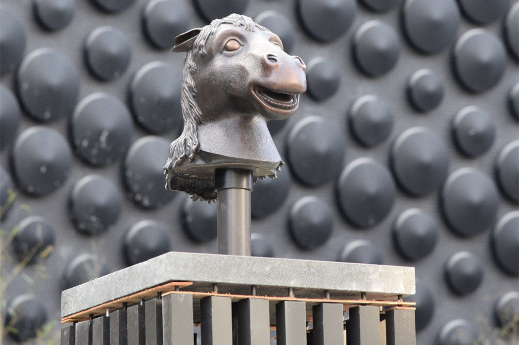 臺(tái)北故宮將拆除成龍所捐12獸首復(fù)制品 成龍回應(yīng) 臺(tái)北故宮將拆除成龍所捐12獸首復(fù)制品 成龍回應(yīng)