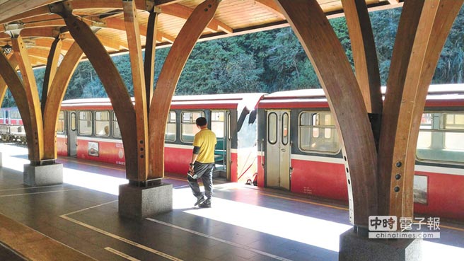 ����ɽɭ���F·ɽ�ϰ�܇���ο�ϡ��