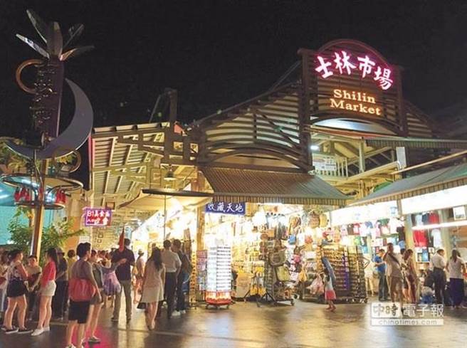 觀光業寒流狂襲,陸客游臺必訪的士林夜市紛紛涌現撤店潮 觀光業寒流狂襲,陸客游臺必訪的士林夜市紛紛涌現撤店潮
