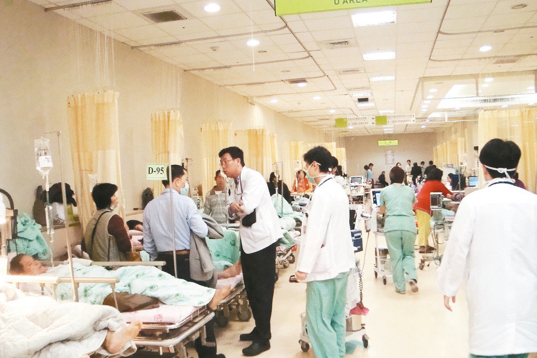 臺當(dāng)局“一例一休”上路 醫(yī)院護理人力恐雪上加霜 臺當(dāng)局“一例一休”上路 醫(yī)院護理人力恐雪上加霜