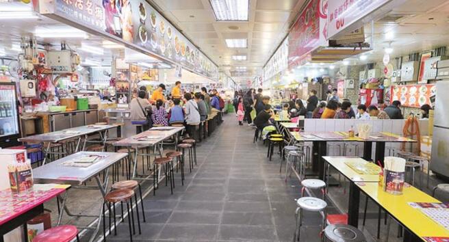 赴臺(tái)旅客突破千萬(wàn)觀光業(yè)一片榮景? 業(yè)者打臉:假的 赴臺(tái)旅客突破千萬(wàn)觀光業(yè)一片榮景? 業(yè)者打臉:假的