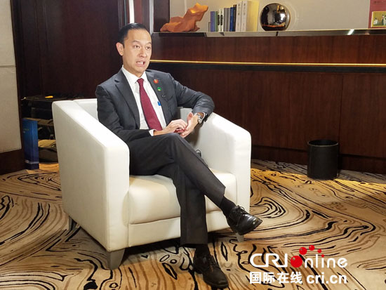 �DƬĬ�J���}