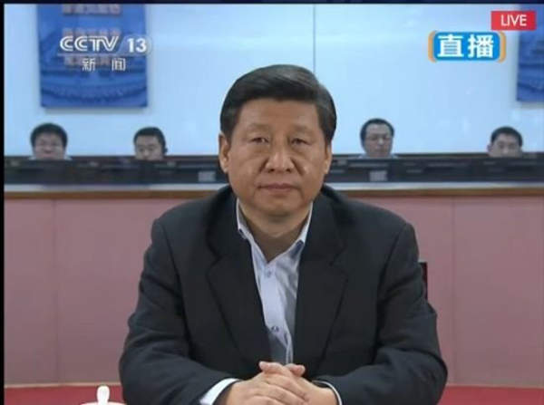 2013��12��15����(x��)��ƽ�ڱ��������w�п��������^���϶���̖(h��o)�������Ѳҕ�����ĳ���(sh��)�r,��(x��)��ƽ�۾���(hu��)����^���@ʾ���ϵ����S��ʾ�͸��(xi��ng)����(sh��),�� ���U(ku��)����������ĸ��(xi��ng)���(�DƬ��Դ:��ҕҕ�l�؈D)