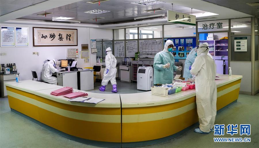 ������һ���t���ˆTӢ��Ⱥ�w���D�Ļ��ӣ���11��һ�О������񽡿������в����^���tԺ�h�Tͻ��꠿����¹ڷ�������ӛ��