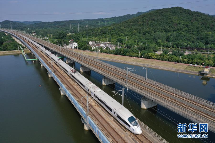 �����Aȫý�^�l���ɕ��؄e�^�졤�D�Ļ��ӣ���10���{�D���L�ͣ�������ô��ƴ����������ȫ���ɕ�����ʮ���塱�D��