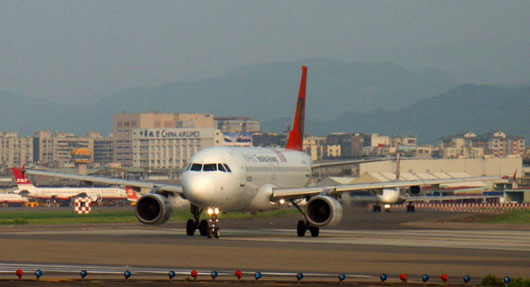 臺灣復(fù)興航空公司GE-222航班資料圖(圖片來源:臺灣《聯(lián)合報(bào)》) 臺灣復(fù)興航空公司GE-222航班資料圖(圖片來源:臺灣《聯(lián)合報(bào)》)