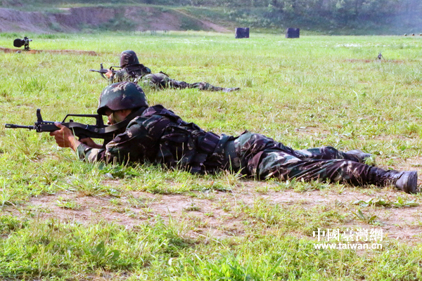 【網絡媒體國防行】網絡媒體記者走進特戰旅 近距離感受“血狼”精神 【網絡媒體國防行】網絡媒體記者走進特戰旅 近距離感受“血狼”精神