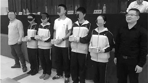 ����һ�ЌW�l800�f���W��У���Q����u��һ�׷�