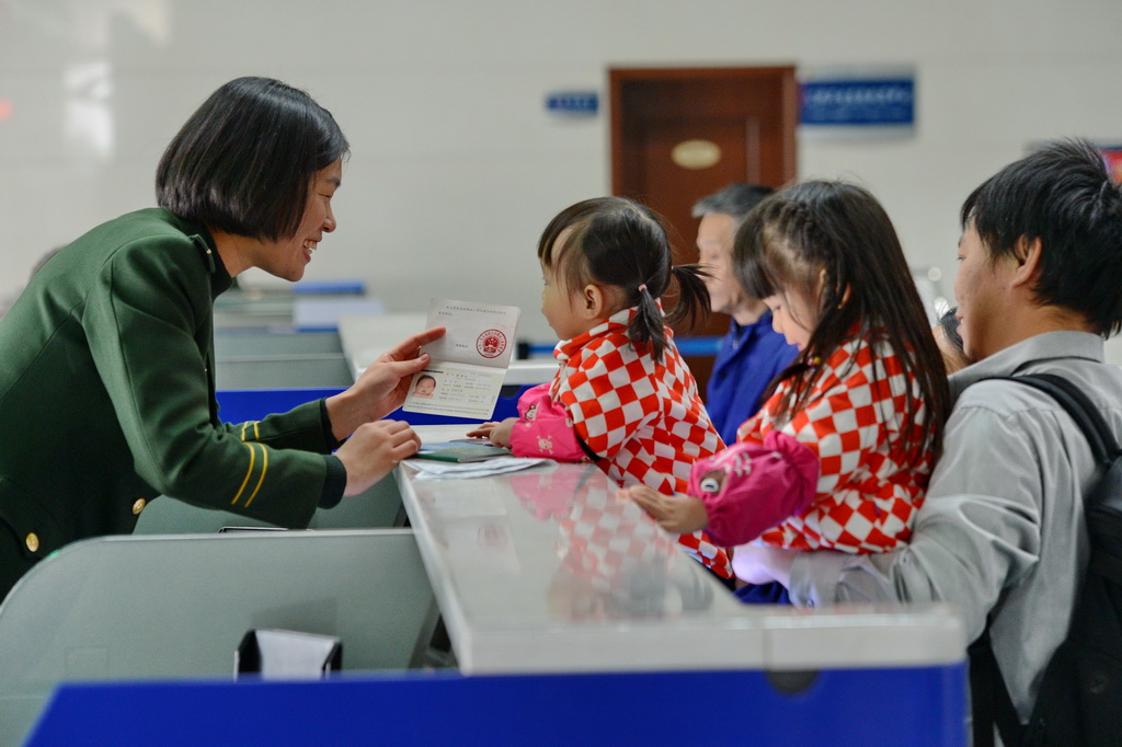 1��27�գ�ʯ���f߅���z��վ�ęz��T��С�����k�����m(x��)�� ���A��l(f��)����Сѩ �z��