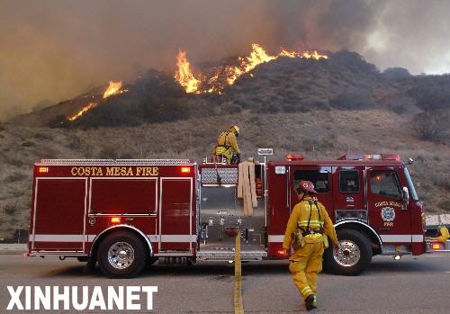 10��21�գ������ˆT������(gu��)�������၆���R�����؅^(q��)ɽ�ִ��F(xi��n)��(ch��ng)��𡣮�(d��ng)�죬���x��ɼ�����ϼs30������R�����؅^(q��)�l(f��)��ɽ�ִ��Ŀǰ���������500Ӣ����ɽ�ֺ͔�(sh��)�������ﱻ������(sh��)���˱��o����ɢ�� ���A��l(f��)