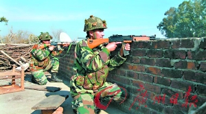 印度空軍基地遭襲槍戰(zhàn)3小時(shí) 造成7死6傷(圖) 印度空軍基地遭襲槍戰(zhàn)3小時(shí) 造成7死6傷(圖)