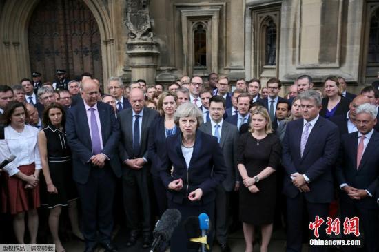 �зГP(y��ng)�P(y��ng)��Ӣ��(gu��)Ó�W�Y(ji��)���󣬿�÷���D(zhu��n)���xȥ���ƌ���10̖(h��o)ӭ��(l��i)�����ĵڶ���Ů���ˡ�������ɯ��÷�� ����ɯ��÷����60�q���������α����h�I(l��ng)�������������Q�顰�ĳ�Ԫ�ϡ���1997�ꮔ(d��ng)�x��(gu��)��(hu��)�h�T��2010�����(d��n)�΃�(n��i)���󳼡�����(d��n)������󣬌��ɞ��^���Р�����֮��Ӣ��(gu��)�vʷ�ϵڶ�λŮ���ࡣ ����ɯ��÷�Q�����ǳ��s���܉�(d��ng)�x�����h�I(l��ng)�䲢������Ӣ��(gu��)���࣬�����t�����ˑB(t��i)�挦(du��)δ��(l��i)��Ŭ���F(tu��n)�Y(ji��)ȫ�w��(gu��)�񣬹�ͬ��(chu��ng)��һ��(g��)�������õ�Ӣ��(gu��)��