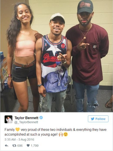 瑪利亞·奧巴馬和布萊森·提勒(中)與泰勒·貝內(nèi)特(右)在音樂節(jié)后臺(tái)的合影。(圖片來源:推特)