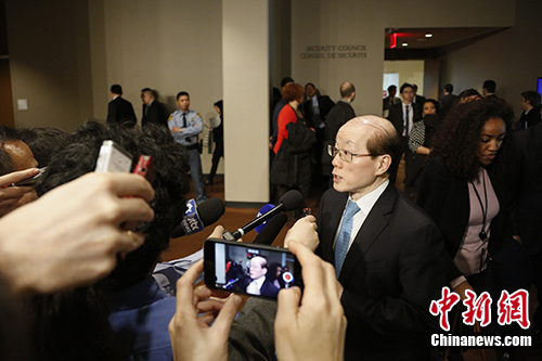 當地時間3月8日,聯合國安理會在紐約聯合國總部召開閉門會議,就朝鮮日前發射彈道導彈一事及朝鮮半島核問題進行磋商。會后中國常駐聯合國代表劉結一接受記者采訪。<a target='_blank' ><p align=