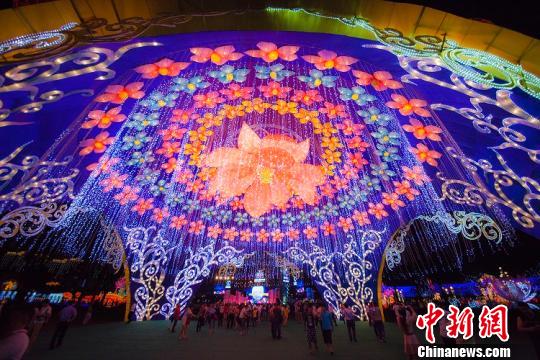 �׌Ãɰ���ɽ������������ʬF(xi��n)���ɰ�һ���H��