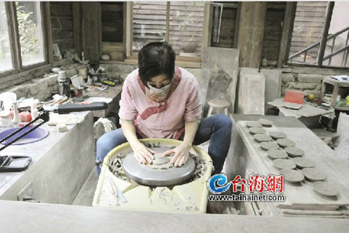 感受臺灣民俗工藝:福建石頭渡臺化身“金雞母”