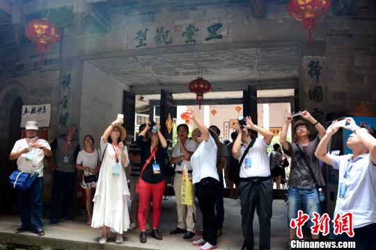 兩岸詩人“青春詩會”詩詠土樓