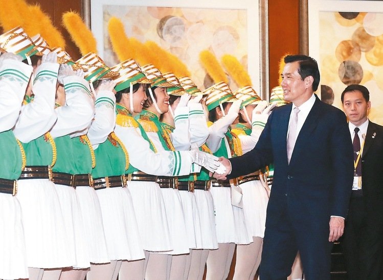 �S���ϣ�20��λ��oƽ��50�q�ġ���һŮ�xꠡ��٘����ݣ��gӭ�RӢ�ŵĵ�����