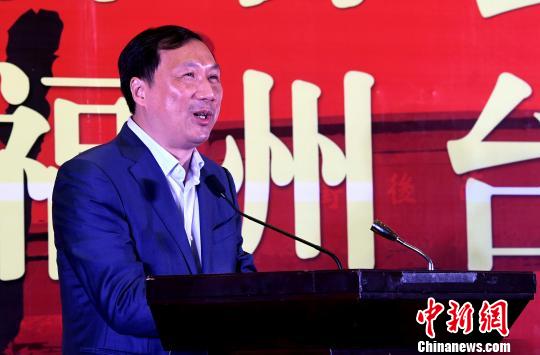 福州市臺辦主任鄧達(dá)木出席福州市臺胞投資企業(yè)協(xié)會2017年新春聯(lián)誼晚宴暨福州臺商創(chuàng)新發(fā)展座談會并致辭。 記者劉可耕 攝