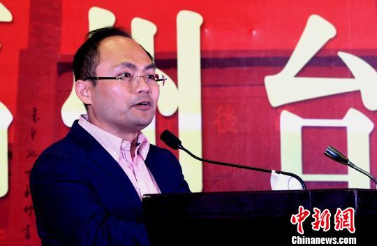 福州市臺胞投資企業(yè)協(xié)會會長陳奕廷出席福州市臺胞投資企業(yè)協(xié)會2017年新春聯(lián)誼晚宴暨福州臺商創(chuàng)新發(fā)展座談會并致辭。 記者劉可耕 攝