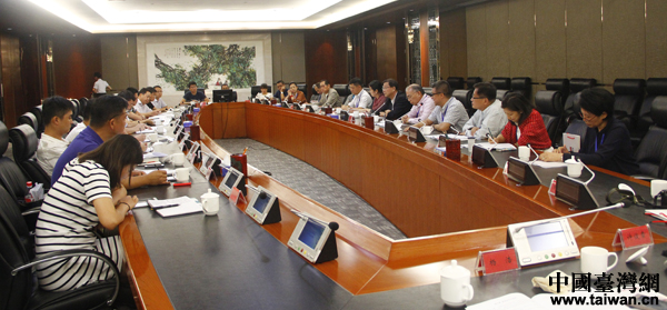 北京市臺聯與在京臺商“一帶一路”參訪團考察蘭州新區(圖) 北京市臺聯與在京臺商“一帶一路”參訪團考察蘭州新區(圖)